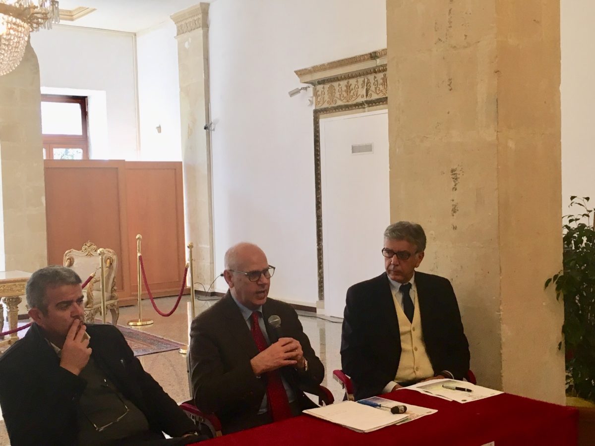 professore Placido Bramanti, il commissario straordinario dell’Irccs, Vincenzo Barone e Giuseppe Cappello, dirigente dell'Ufficio scolastico territoriale di Messina.