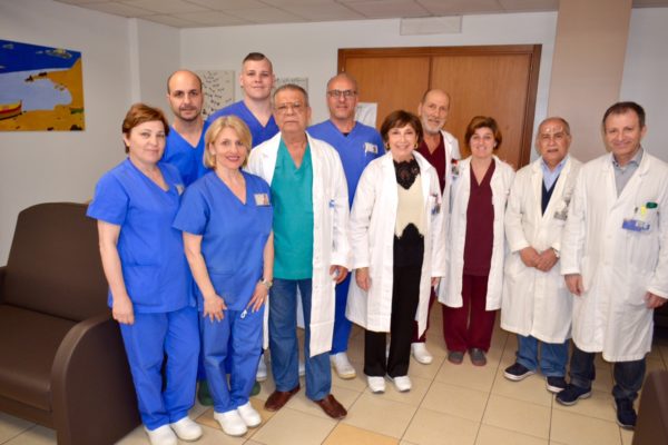 Lidia Nicastro con un gruppo di operatori dell'Hospice